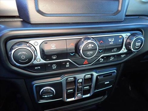 Used 2019 Jeep Wrangler Unlimited Sahara w/ Safety Group AWD/4WD image 19