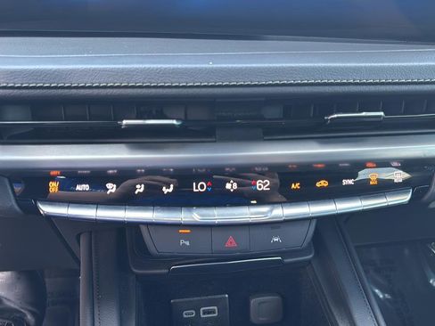 Used 2024 Cadillac XT4 Premium Luxury image 31