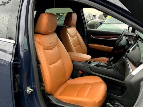 Used 2025 Cadillac XT5 Premium Luxury image 6