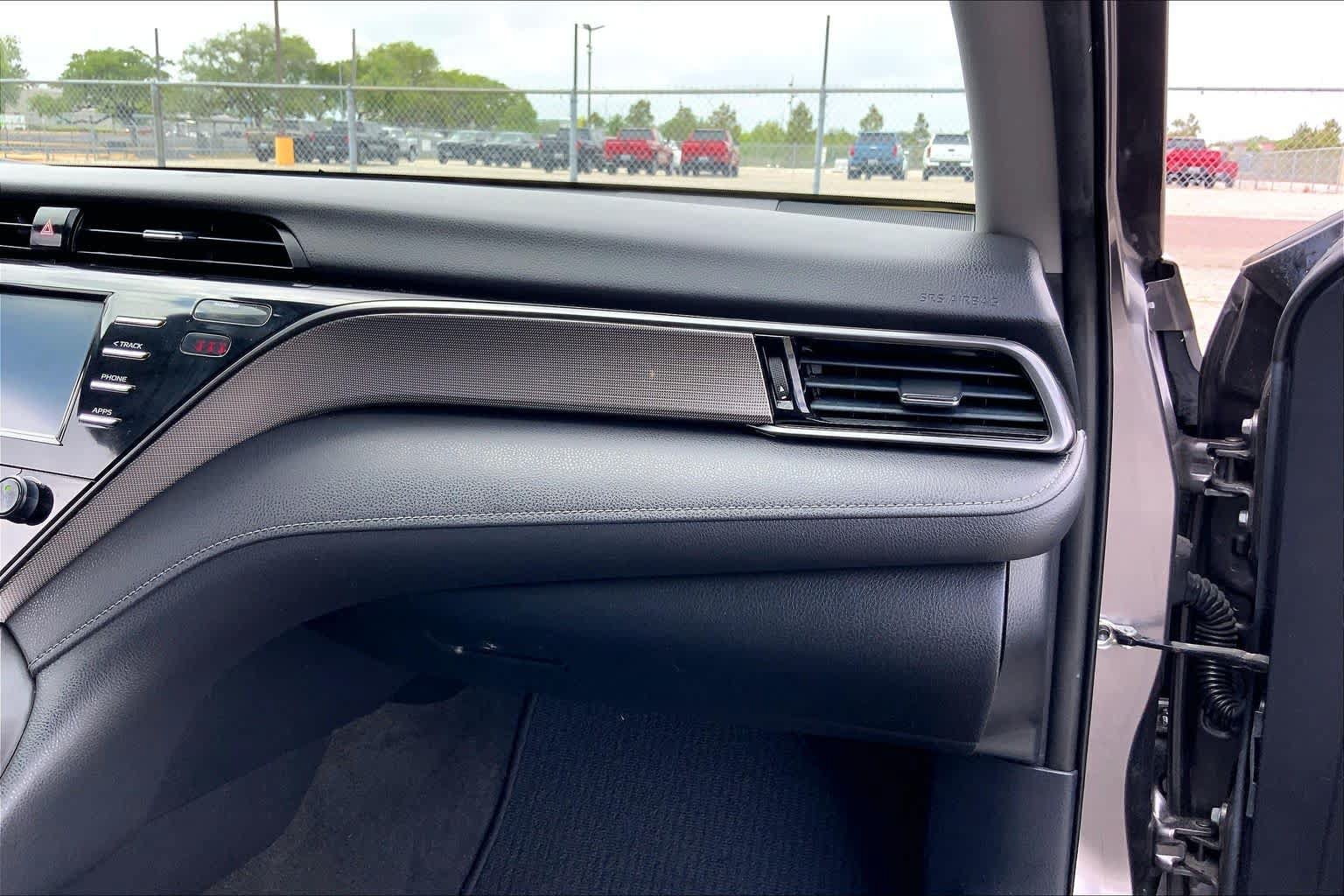 Used 2019 Toyota Camry SE FWD image 18