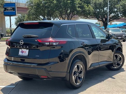 Certified 2026 Nissan Rogue SV AWD/4WD image 4