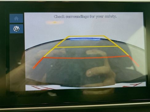Used 2024 Hyundai Venue SEL FWD image 19