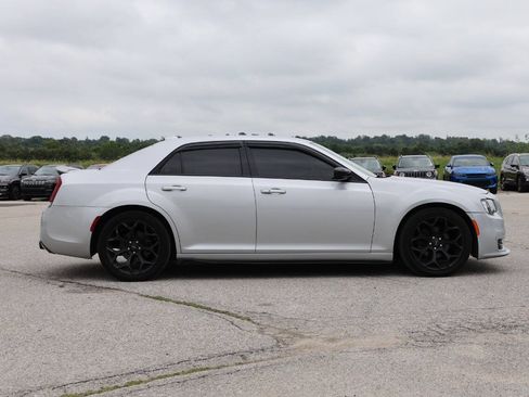 Used 2019 Chrysler 300 Touring w/ Sport Appearance Package RWD image 7