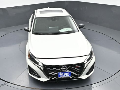 New 2025 Nissan Altima 2.5 SR w/ SR Premium Package image 32