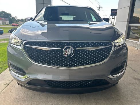 Used 2019 Buick Enclave Avenir w/ Avenir Technology Package FWD image 3