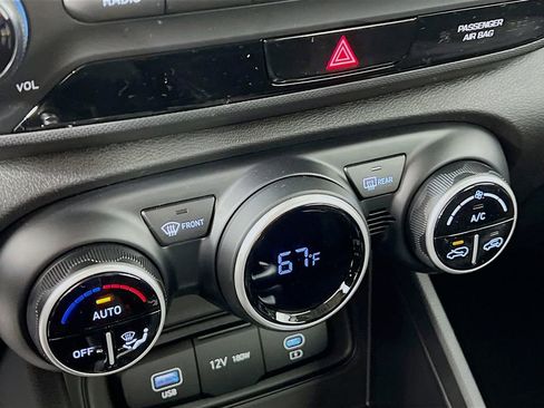 Certified 2025 Hyundai Venue SEL image 14