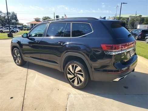 Used 2024 Volkswagen Atlas SE image 3