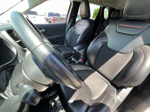 Used 2019 Jeep Cherokee Trailhawk w/ Cold Weather Group AWD/4WD image 19