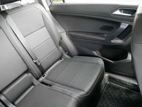 Used 2021 Volkswagen Tiguan SE AWD/4WD image 14