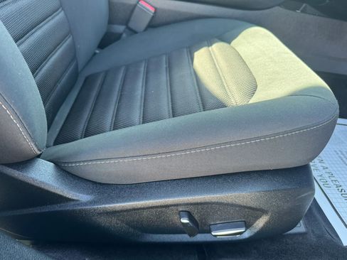 Used 2018 Ford Fusion SE image 40