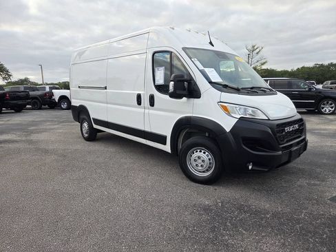 Used 2024 RAM ProMaster 2500 w/ Convenience Group FWD image 2