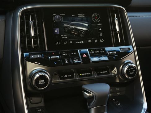 Used 2025 Lexus LX 600 4WD w/ Accessory Package (2T) image 19