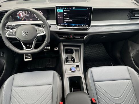 New 2026 Volkswagen Tiguan SE R-Line image 11