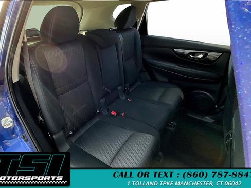 Used 2017 Nissan Rogue SV w/ SV Premium Package image 27