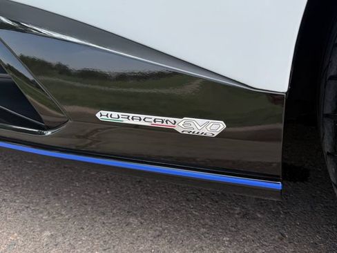Used 2021 Lamborghini Huracan EVO RWD image 21