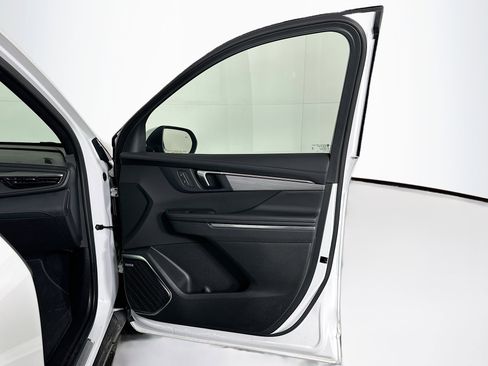 Used 2025 Buick Enclave Preferred image 34