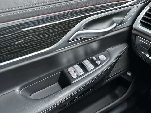 Used 2020 BMW 750i xDrive w/ M Sport Package image 33