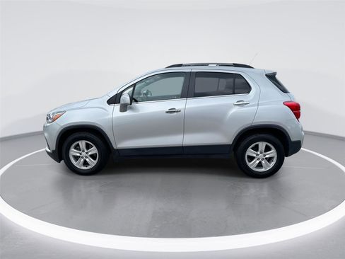 Used 2020 Chevrolet Trax LT w/ LT Convenience Package FWD image 5