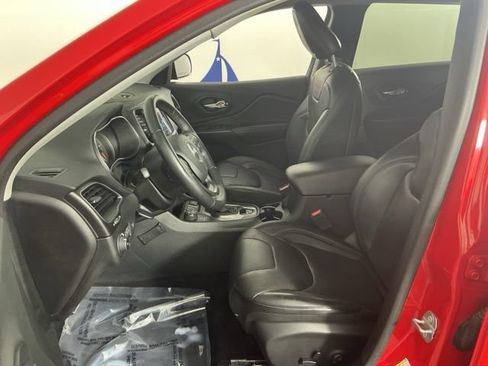 Used 2019 Jeep Cherokee Trailhawk AWD/4WD image 7