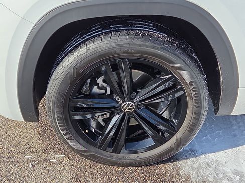 Used 2022 Volkswagen Atlas SEL R-Line image 9