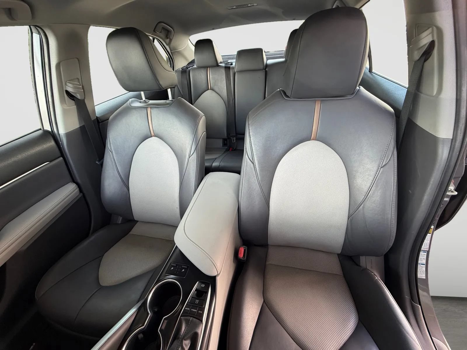 Used 2020 Toyota Camry XLE AWD/4WD image 13