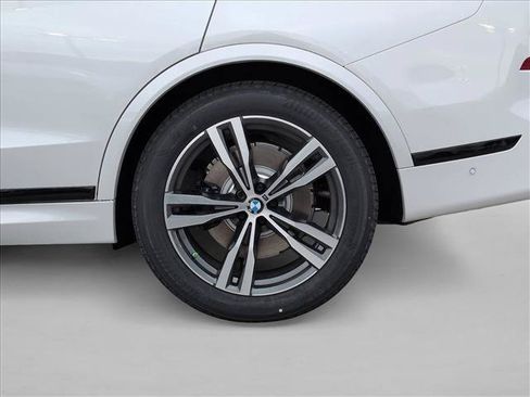 Used 2026 BMW X7 xDrive40i w/ M Sport Package AWD/4WD image 10