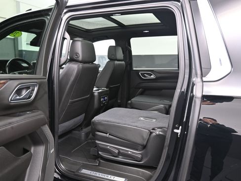 Used 2021 Chevrolet Suburban LT w/ LT Signature Package image 26