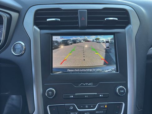 Used 2020 Ford Fusion SE image 12