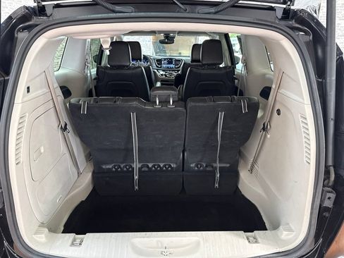 Used 2024 Chrysler Pacifica Limited FWD image 15