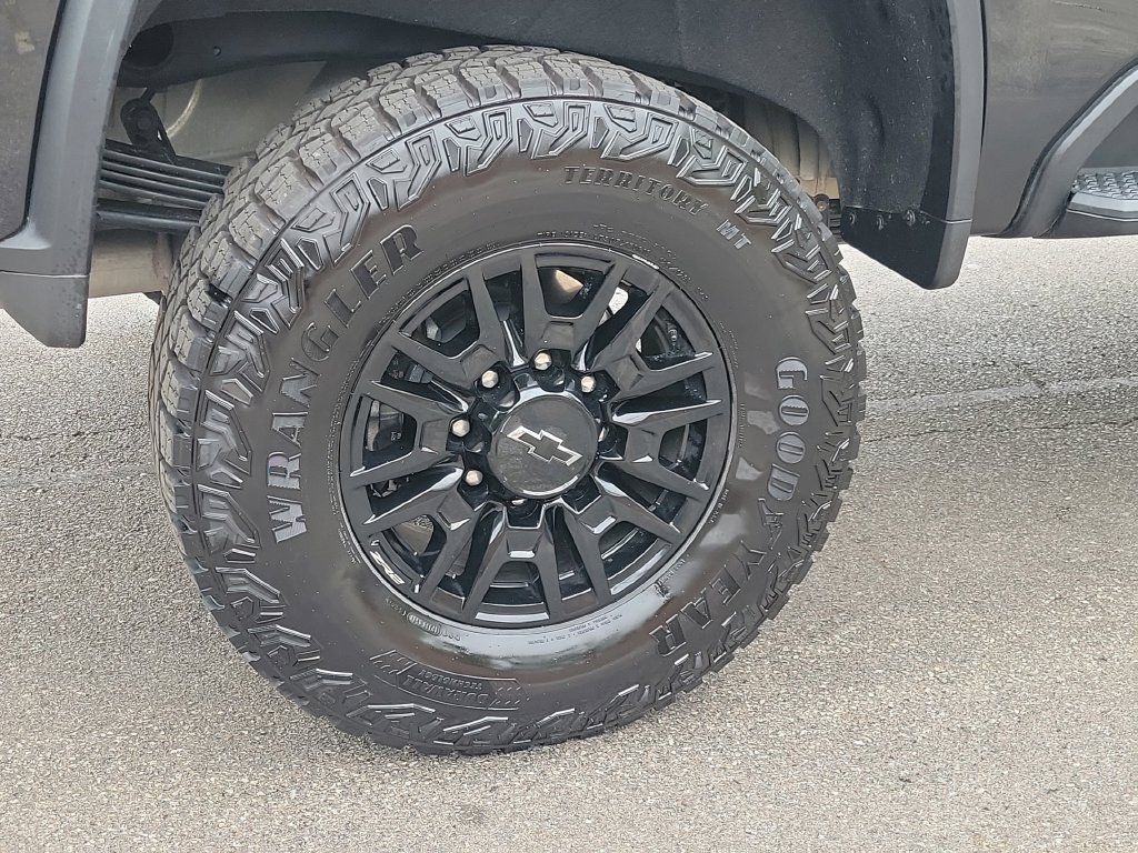 Used 2026 Chevrolet Silverado 2500 ZR2 w/ LPO, Dark Essentials Package AWD/4WD image 9