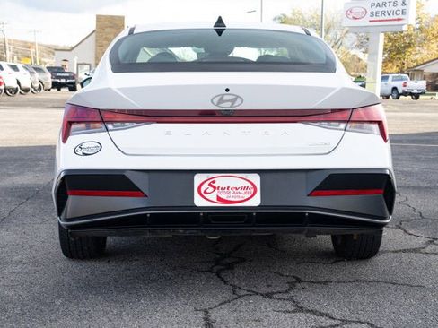 Used 2025 Hyundai Elantra Limited image 4