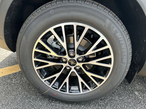 New 2025 Ford Escape SE image 10