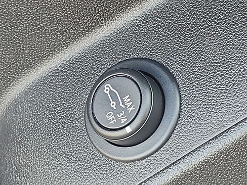 Used 2022 Chevrolet Equinox LT FWD image 25