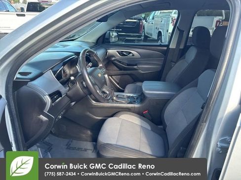 Used 2018 Chevrolet Traverse LT w/ LPO, Black Accent Package AWD/4WD image 10
