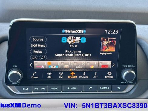 Used 2025 Nissan Rogue SV FWD image 34