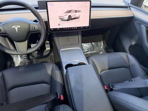 Used 2024 Tesla Model Y Performance AWD/4WD image 15
