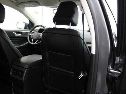 Used 2024 Ford Edge Titanium image 27