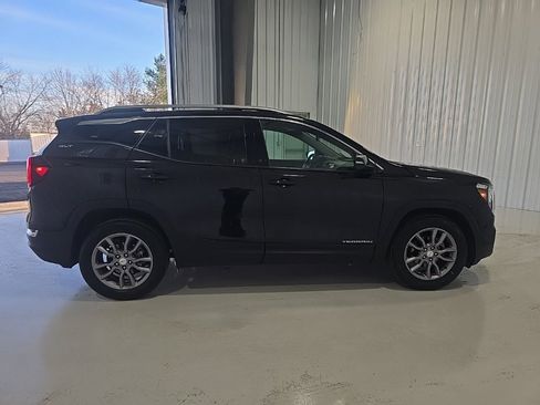 Used 2024 GMC Terrain SLT image 9