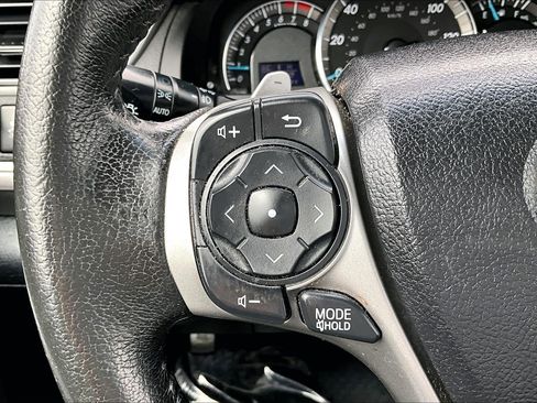 Used 2014 Toyota Camry SE w/ Moonroof Package image 17