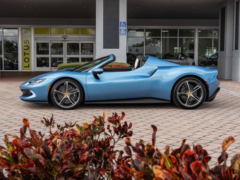 Used 2024 Ferrari 296 GTS Convertible image 21