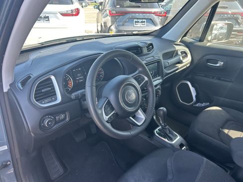 Used 2018 Jeep Renegade Latitude image 18