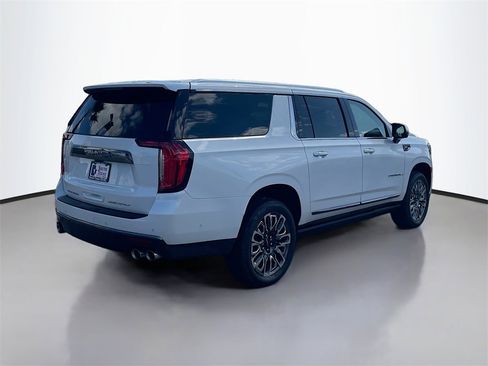 Used 2023 GMC Yukon XL Denali Ultimate image 7
