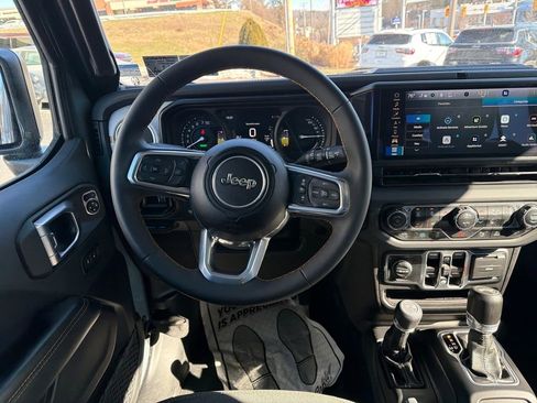 Used 2024 Jeep Wrangler Unlimited Sahara w/ Technology Group image 17