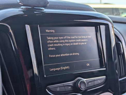 Used 2021 Chevrolet Traverse LS image 26