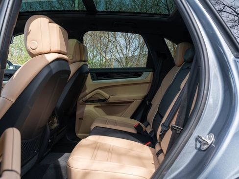 New 2026 Porsche Cayenne image 33