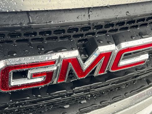 Used 2016 GMC Acadia SLE image 9