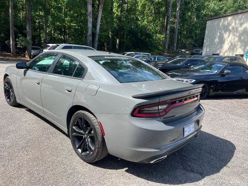 Used 2018 Dodge Charger SXT w/ Blacktop Package RWD image 7