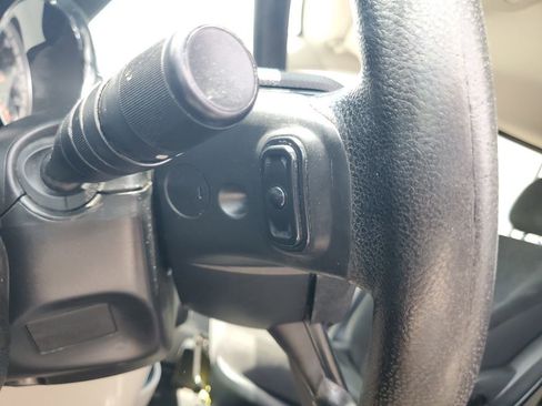 Used 2018 Dodge Grand Caravan SE FWD image 11