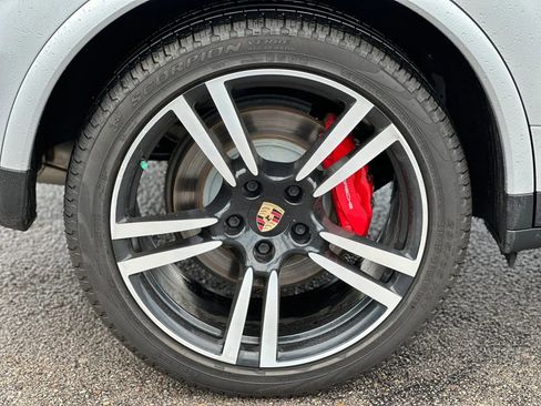 Used 2014 Porsche Cayenne Turbo S AWD/4WD image 29
