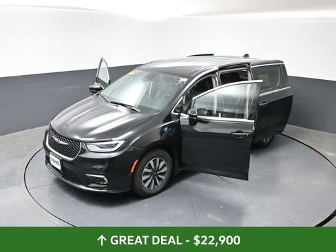 Used 2023 Chrysler Pacifica Touring-L FWD image 66